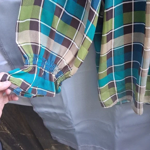 Cato Womens 18/20W Plaid Long Sleeve Blouse Smocked Neck Cuffs Green Blue Plaid - Picture 3 of 9